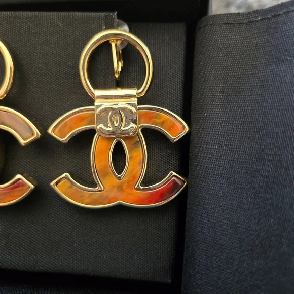 CHANEL Earrings. - Picture 4 of 7